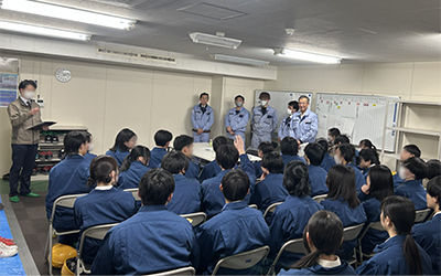 現場事務所で質疑応答